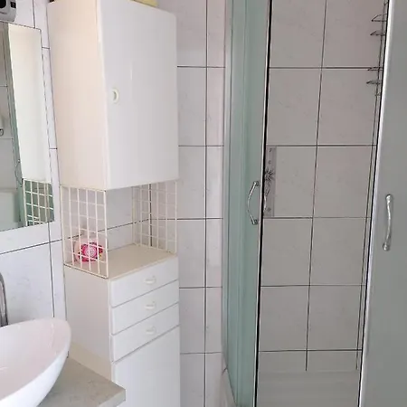 Halugica Apartman *